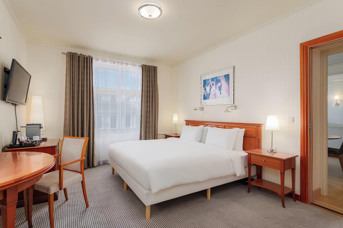 Suite presidencial, Terraza | Minibar, caja de seguridad en la habitación y escritorio