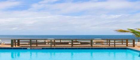 حمّام سباحة خارجي