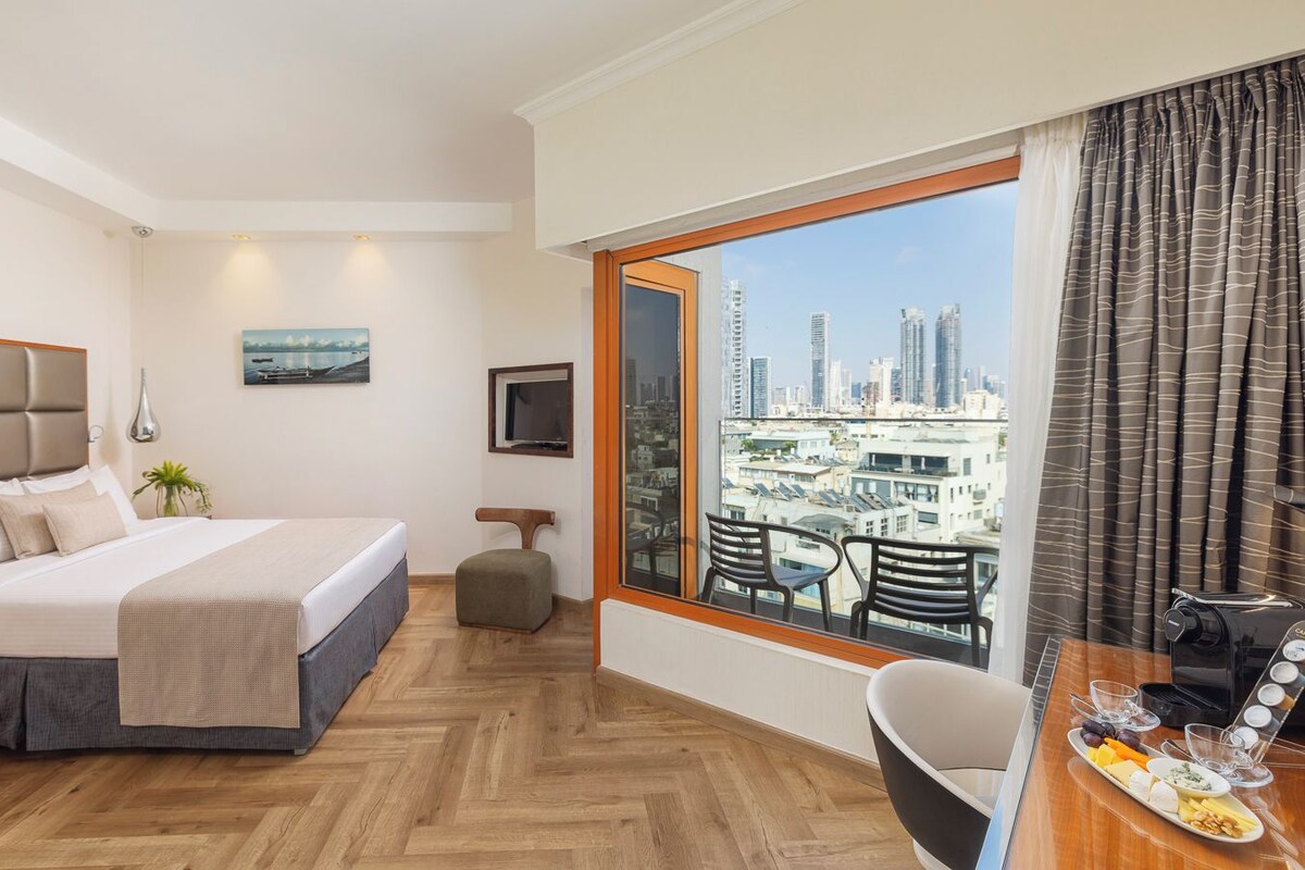Minibar, in-room safe, blackout drapes, soundproofing