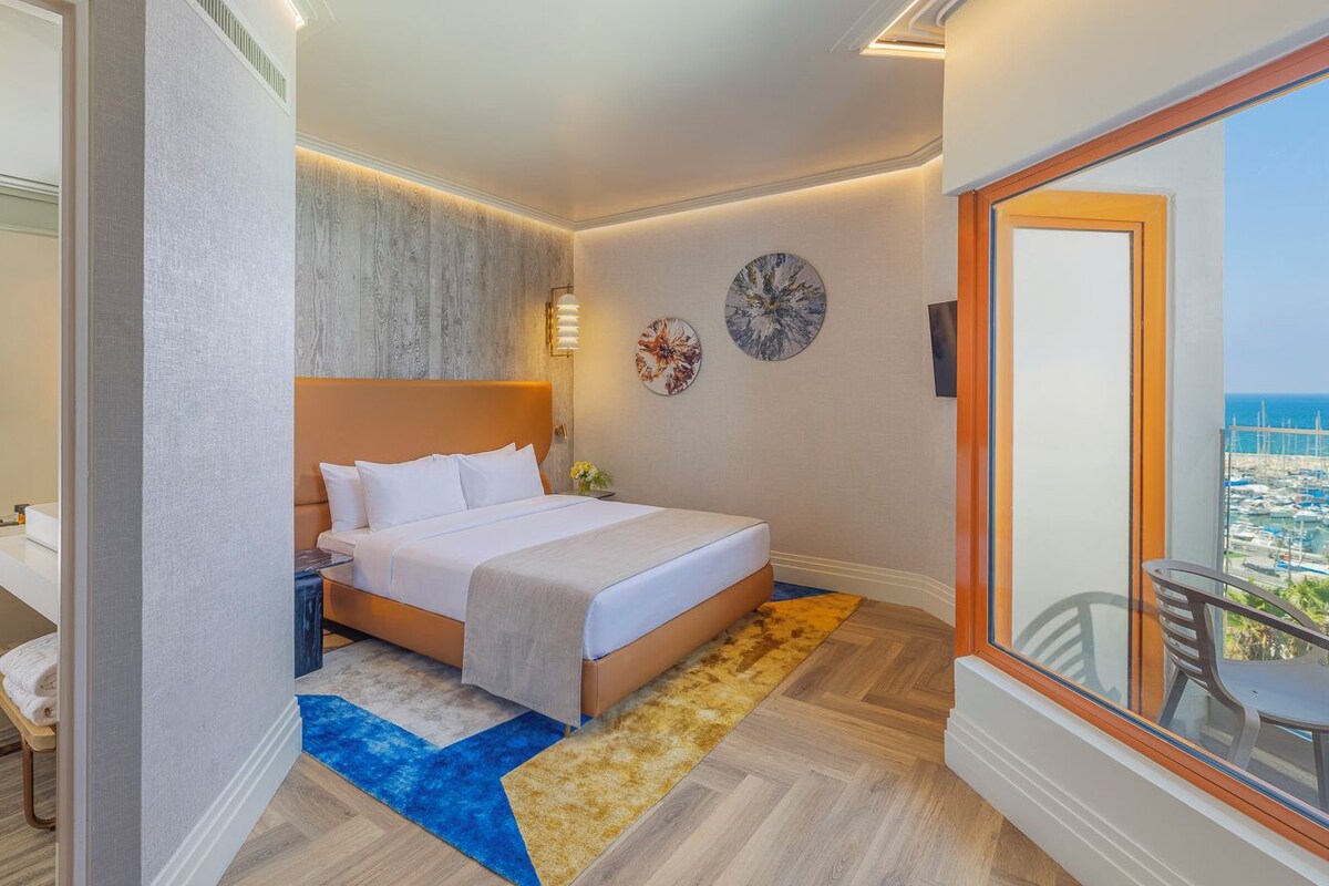 Minibar, in-room safe, blackout drapes, soundproofing