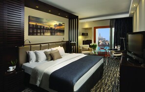 Royal Executive Room Partial Sea View | Minibar, in-room safe, blackout drapes, soundproofing - Carlton Tel Aviv Hotel (Tel Aviv)