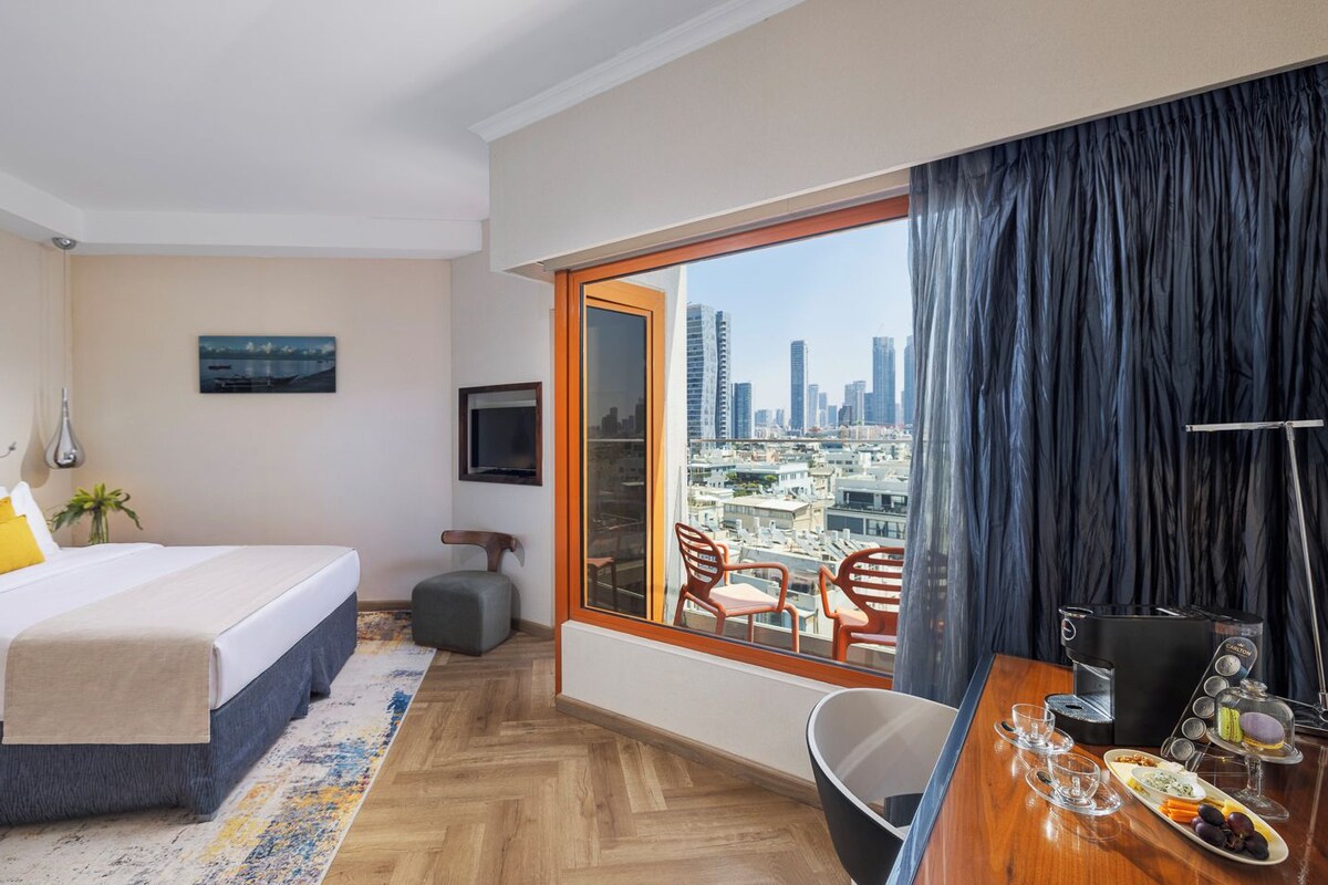Minibar, in-room safe, blackout drapes, soundproofing