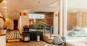 Sauna, hot tub, steam room