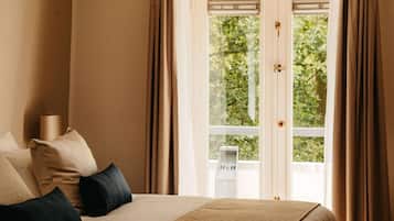 Comfort Room, 1 Double Bed, Balcony | Minibar, in-room safe, desk, free WiFi