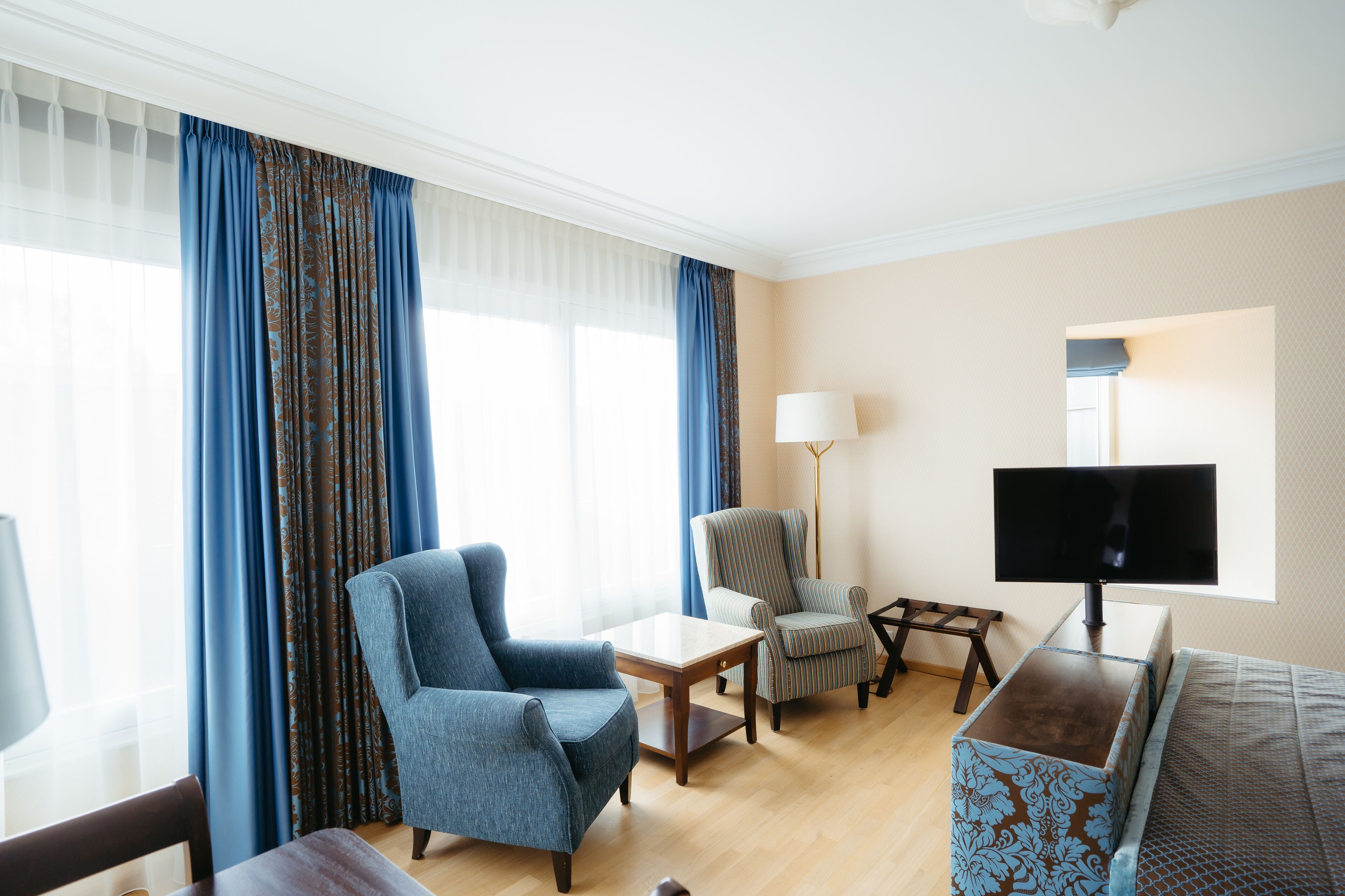 Kamar Comfort, 1 Tempat Tidur Double, Bebas Asap Rokok, bathtub | Minibar, brankas, meja kerja, dan Wi-Fi gratis