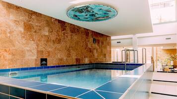 Sauna, hot tub, steam room