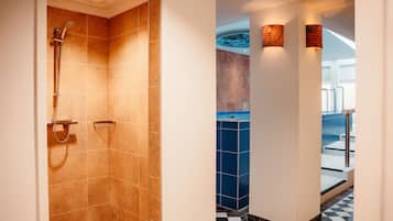 Sauna, hot tub, steam room