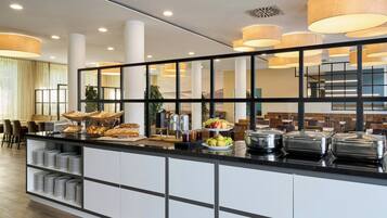 Tägliches Frühstücksbuffet (18 EUR pro Person)