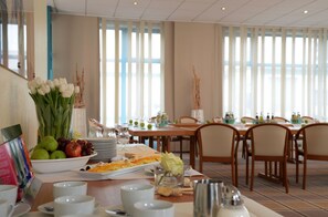 Petit déjeuner buffet servi tous les jours en supplément