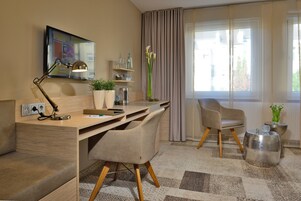 高级房 | 防过敏的被褥、客房内保险箱、办公桌、遮光窗帘