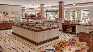 Morgenmadsbuffet hver dag (22 EUR pr. person)