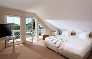 Apartment, 4 Bedrooms | Hypo-allergenic bedding, free WiFi, bed sheets