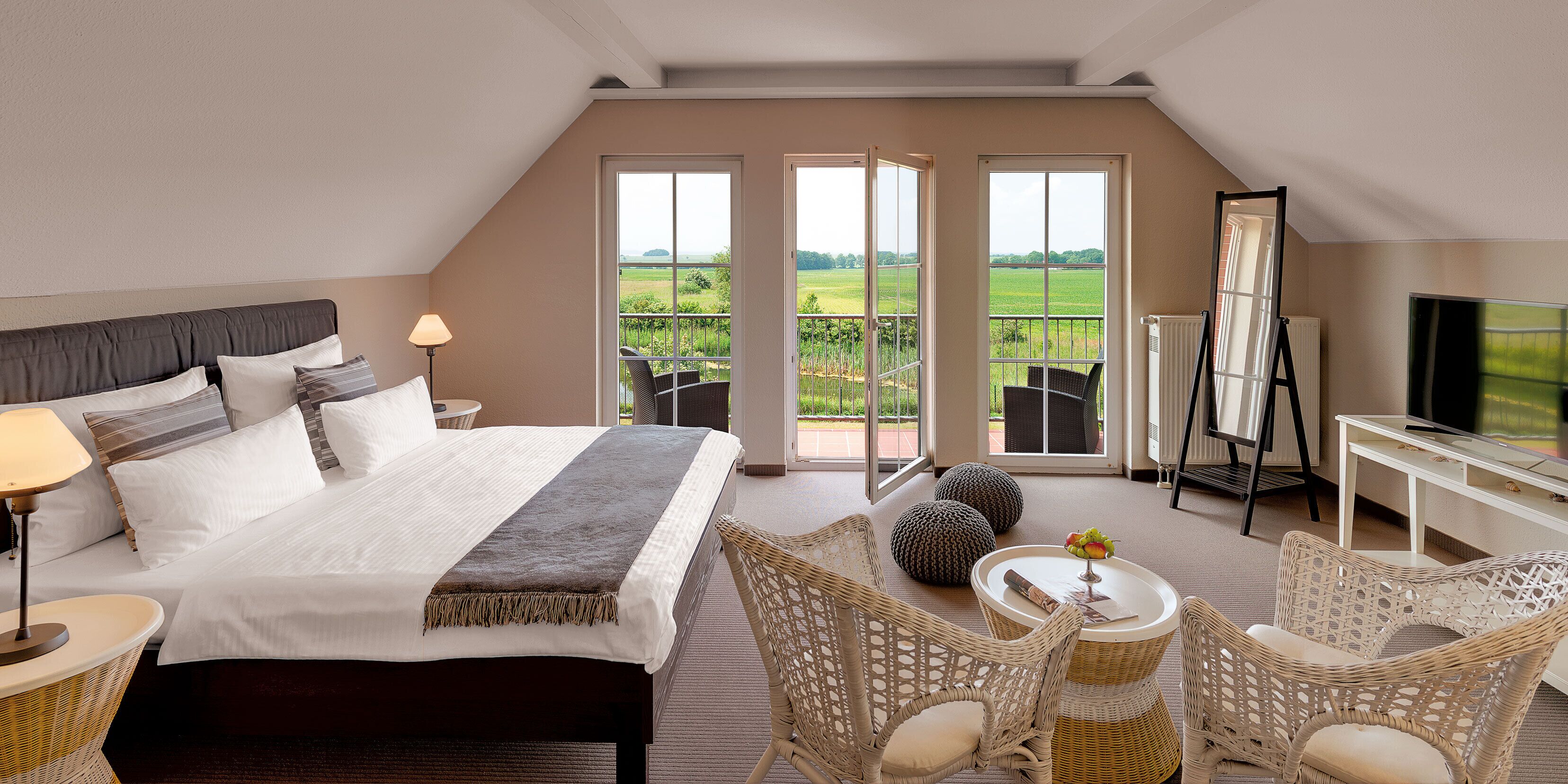 Deluxe Apartment, 2 Bedrooms | Hypo-allergenic bedding, free WiFi, bed sheets