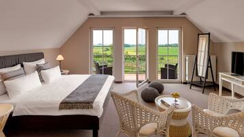 Deluxe Apartment, 2 Bedrooms | Hypo-allergenic bedding, free WiFi, bed sheets