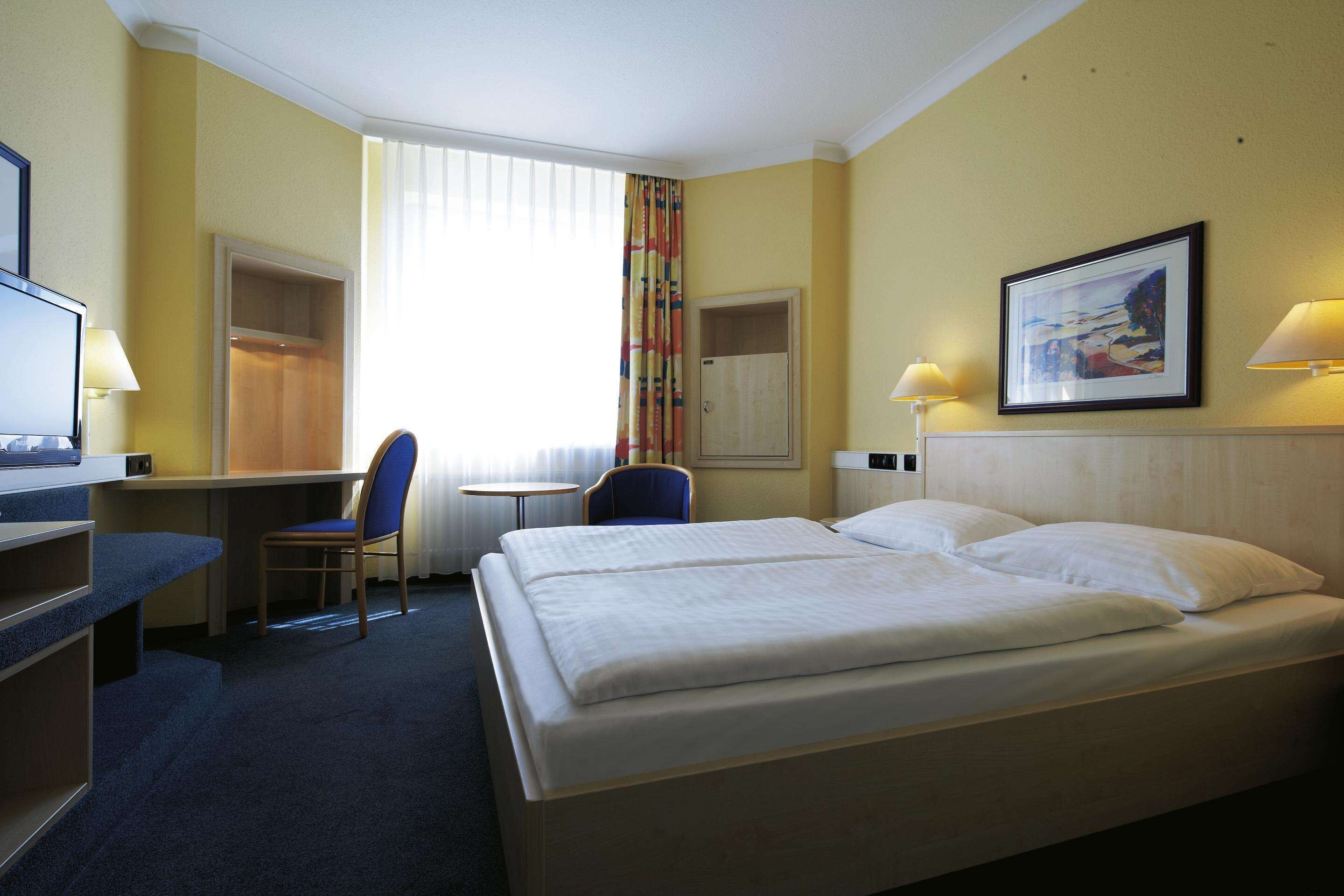 standard room, 2 single beds | desk, soundproofing, free cots/infant beds, free wifi