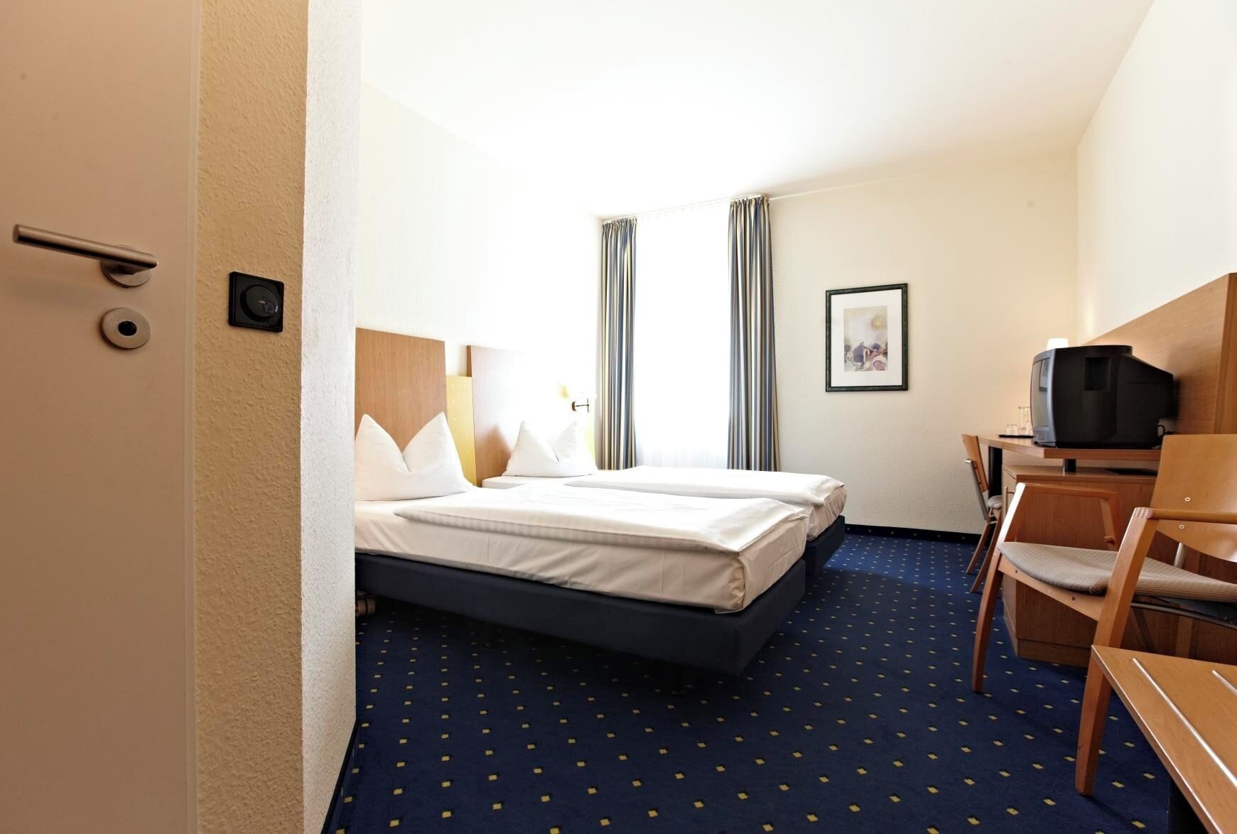 standard room, 2 single beds | desk, soundproofing, free cots/infant beds, free wifi