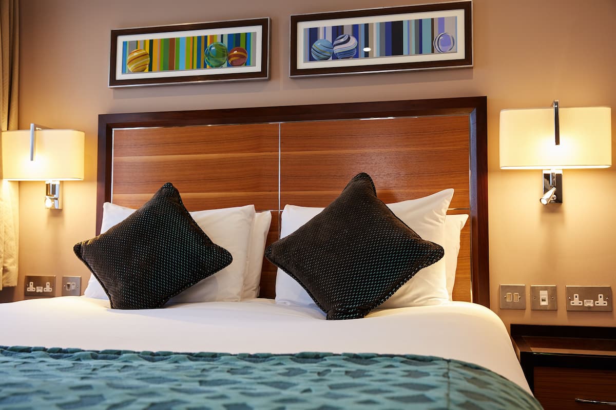 club double room, 1 double bed | 1 bedroom, premium bedding, in-room safe, desk