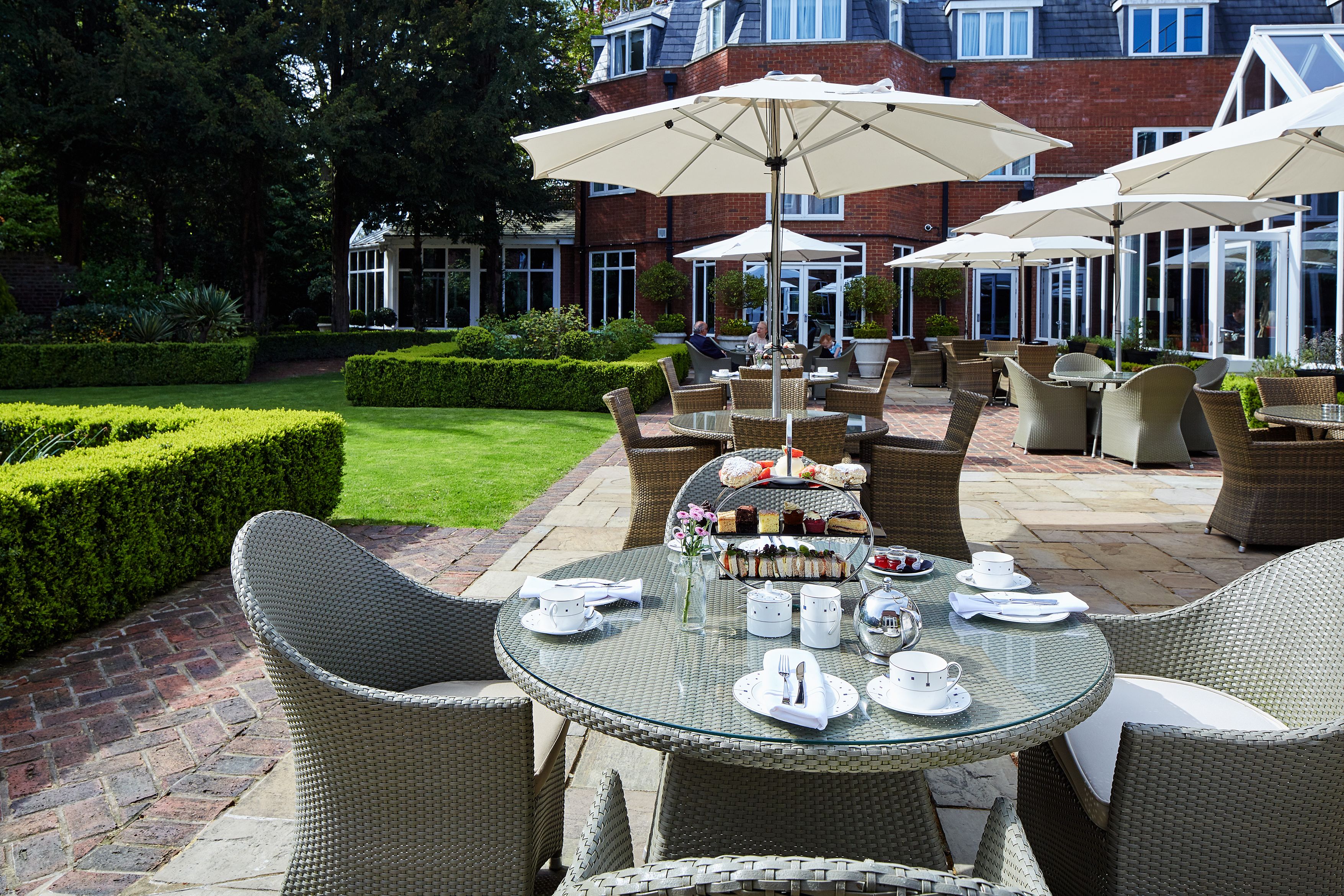 供應早餐、午餐和晚餐，現代歐洲料理