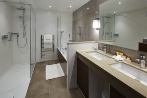 Grand Double Room, 1 Double Bed | Bathroom | Eco-friendly toiletries, hair dryer, towels, soap - The Bull Hotel (Gerrards Cross)