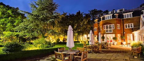 Breakfast, lunch, dinner served; Modern European cuisine