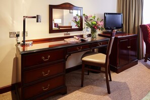 Classic-Doppelzimmer, 1 Doppelbett | Businesscenter im Zimmer