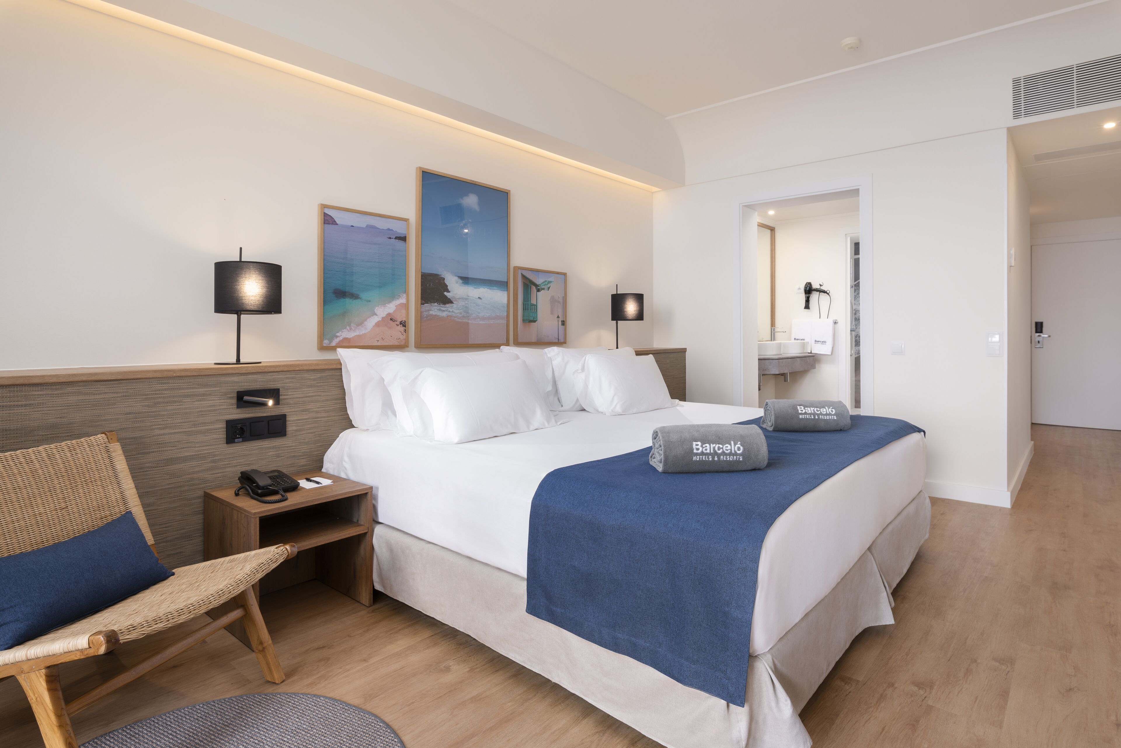 Desk, WiFi (free), bed sheets