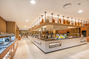 5 restaurants, breakfast, lunch, dinner served; Tex-Mex cuisine 