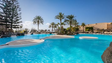 9 outdoor pools, pool umbrellas, sun loungers