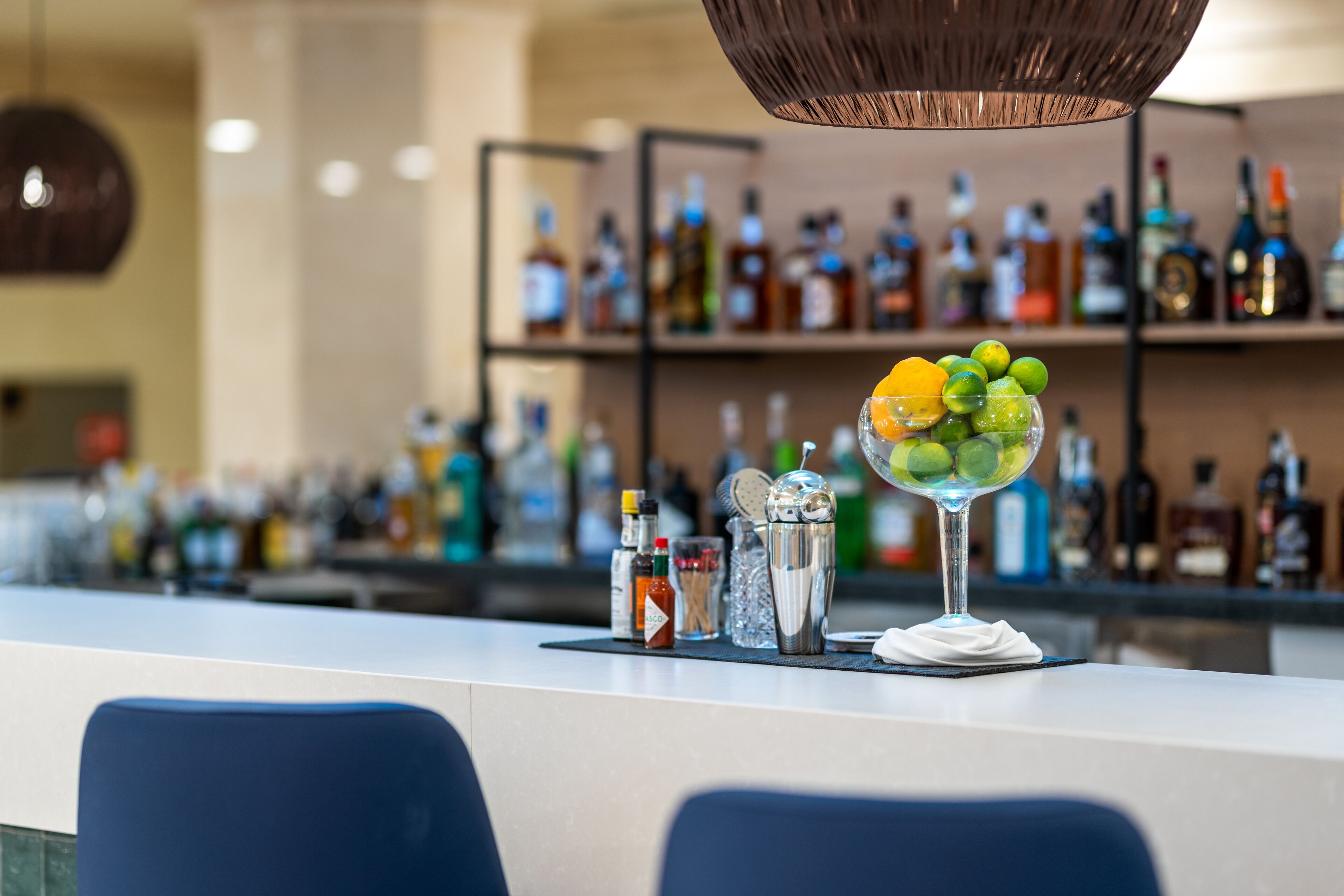 4 bars/lounges, 2 poolside bars