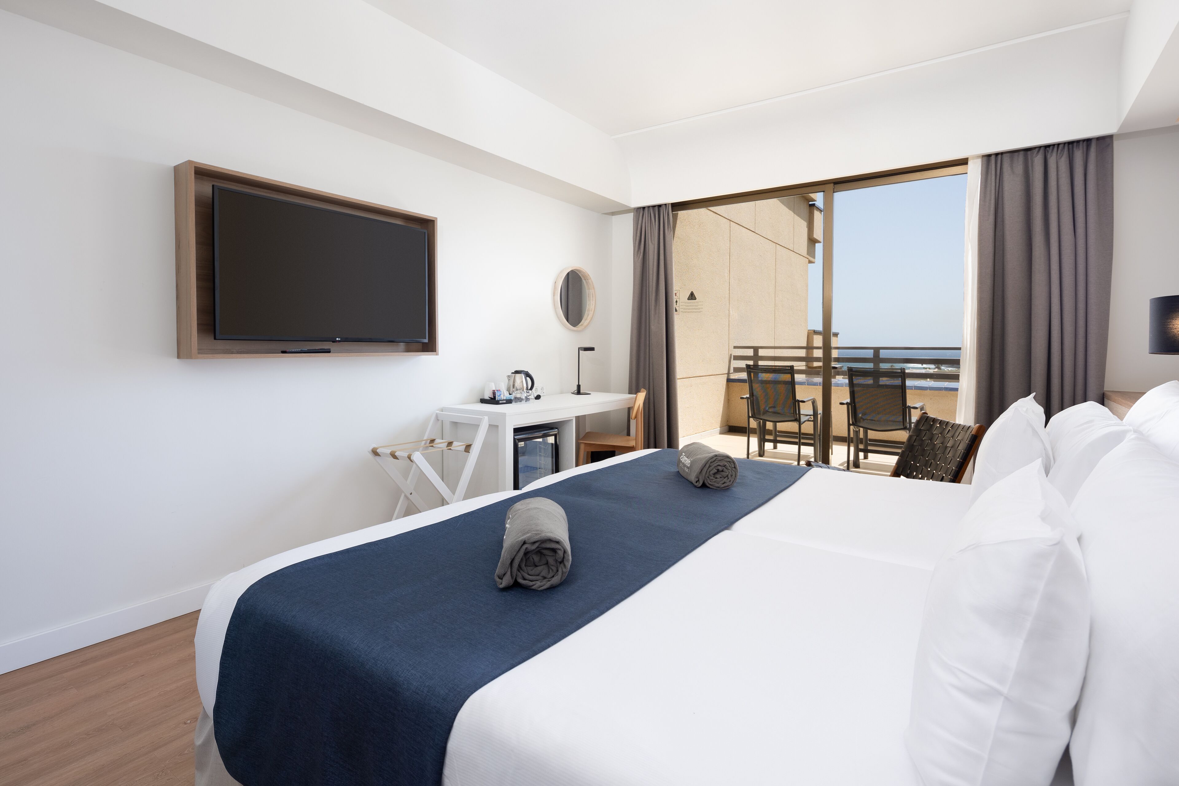 Desk, WiFi (free), bed sheets