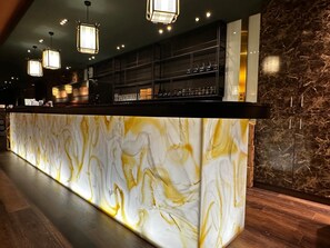 Breakfast, lunch and dinner served - De Keyser Hotel (Antwerp)