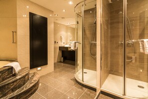 Ropa de cama hipoalergénica y minibar 
