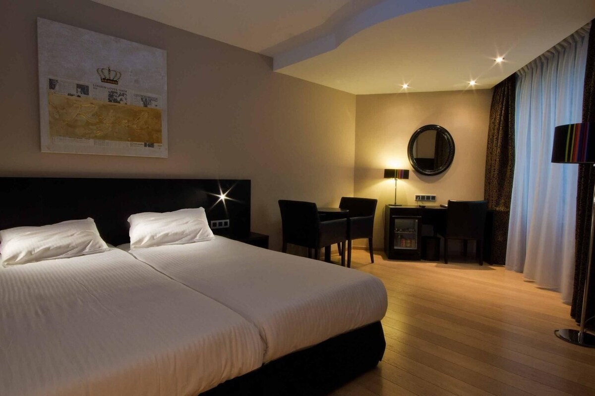 Hypo-allergenic bedding available, minibar, in-room safe, desk