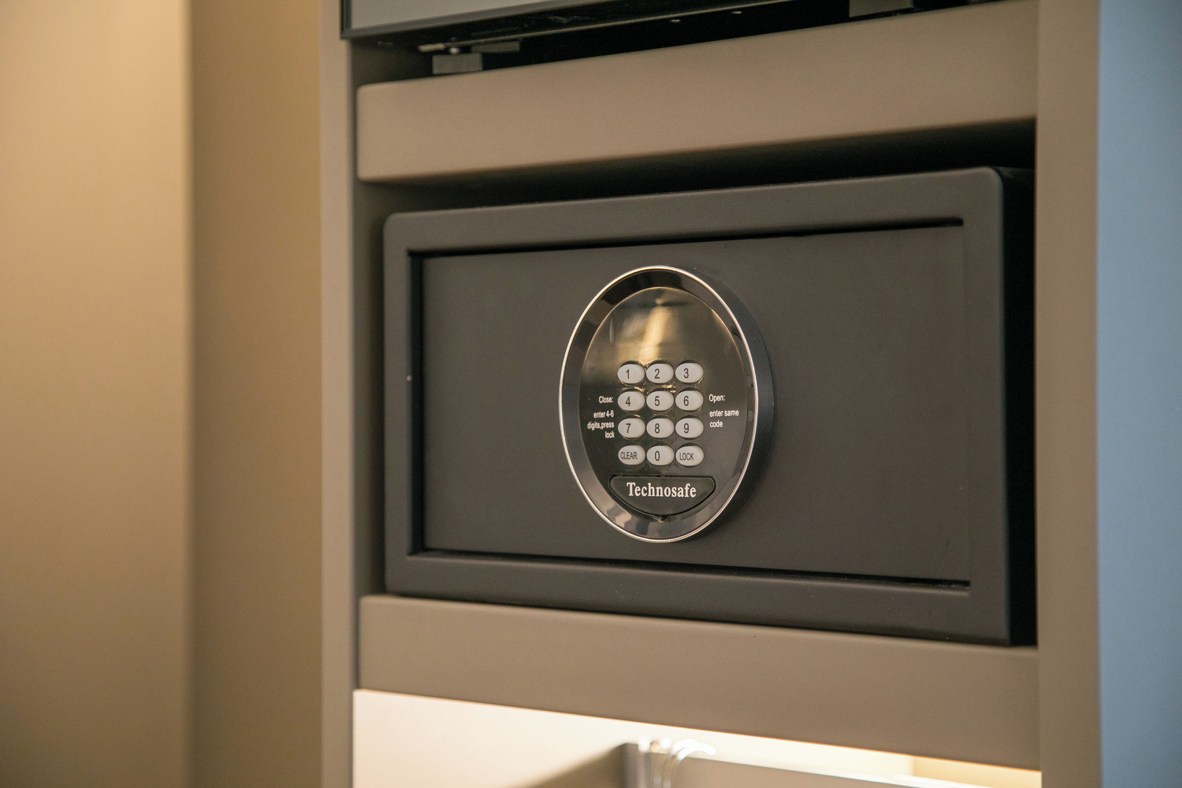 pillow-top beds, minibar, in-room safe, desk