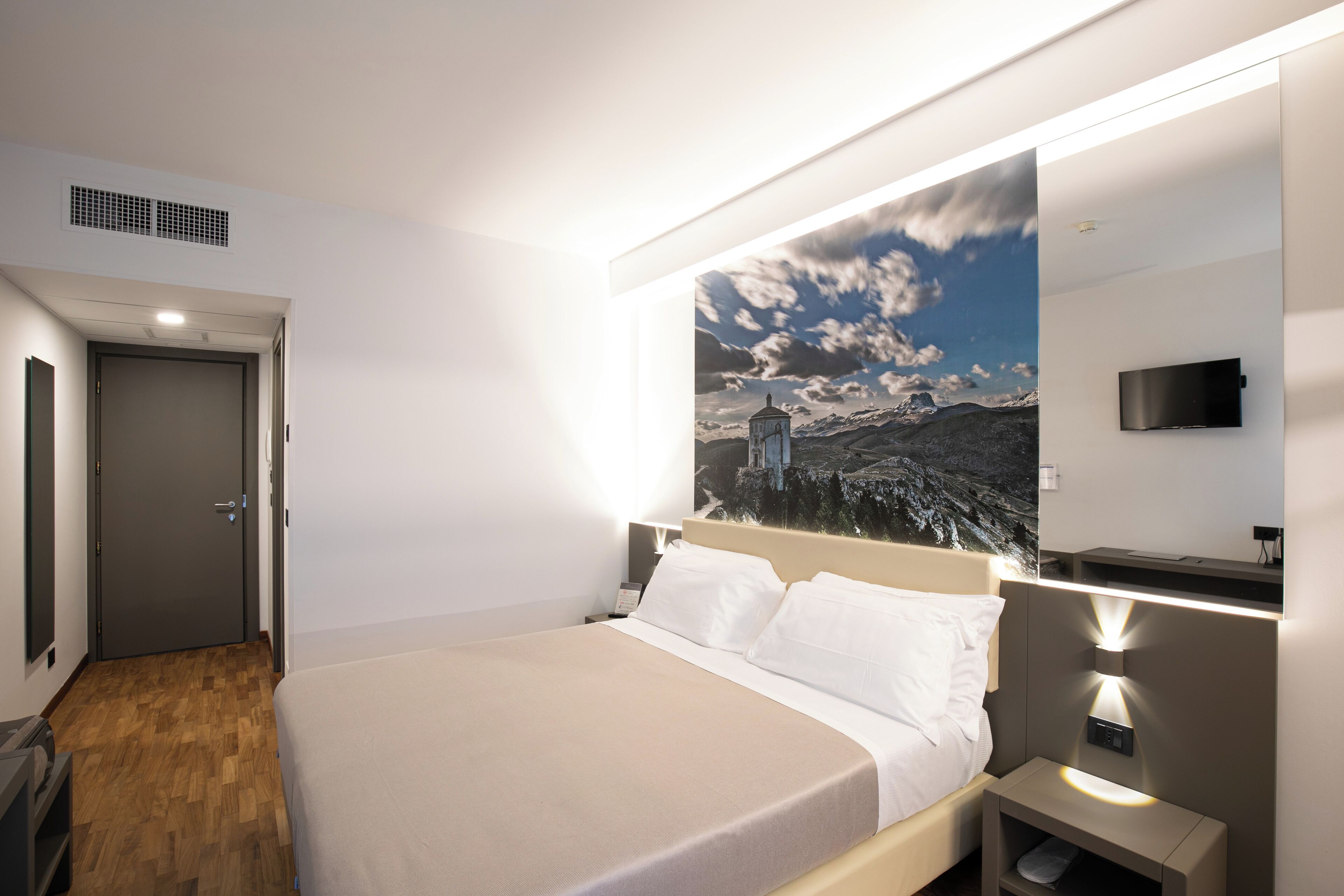 pillow-top beds, minibar, in-room safe, desk