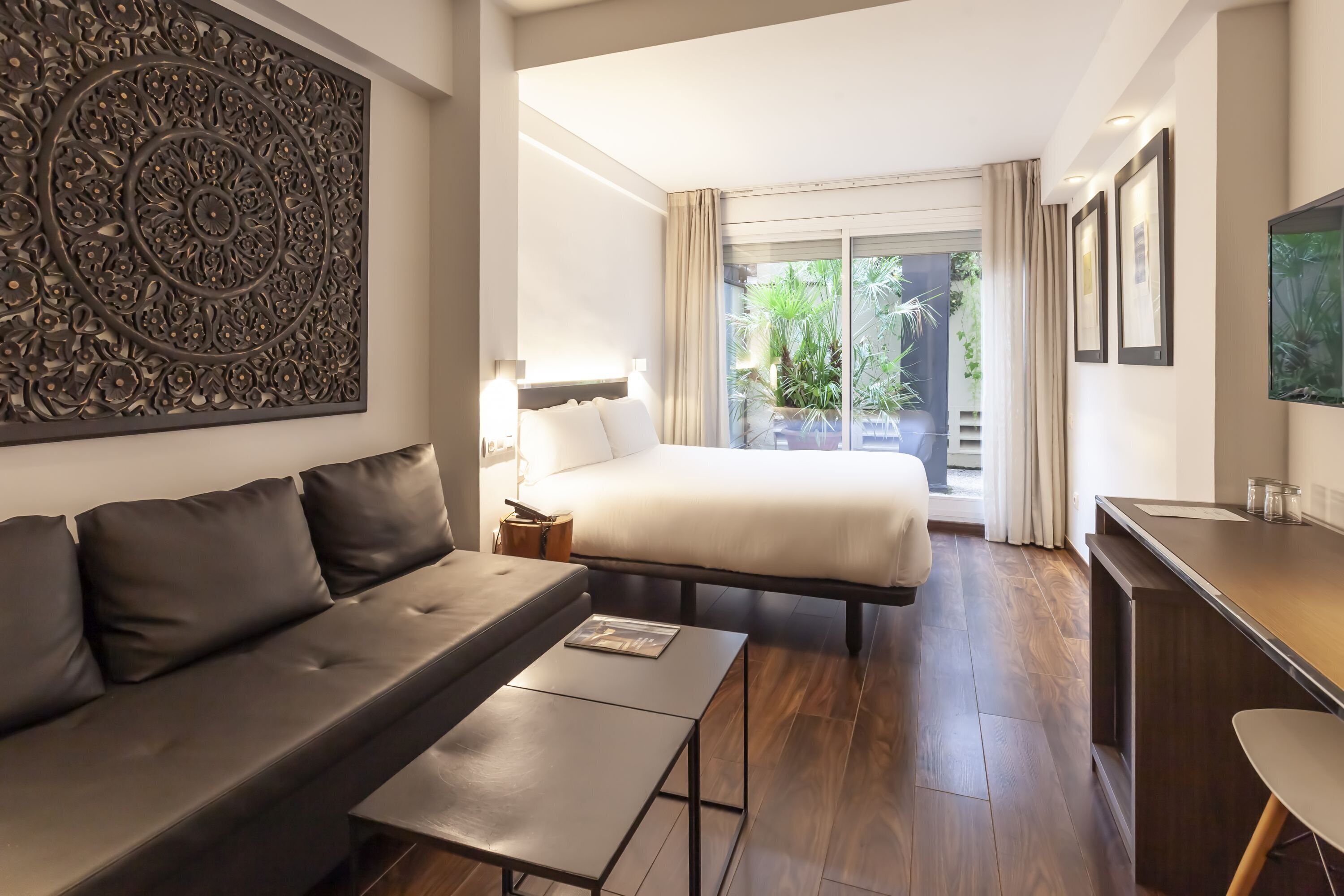 Habitación Deluxe | Hochwertige Bettwaren, Minibar, Zimmersafe, individuell dekoriert