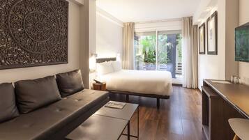 Habitación Deluxe | Hochwertige Bettwaren, Minibar, Zimmersafe, individuell dekoriert