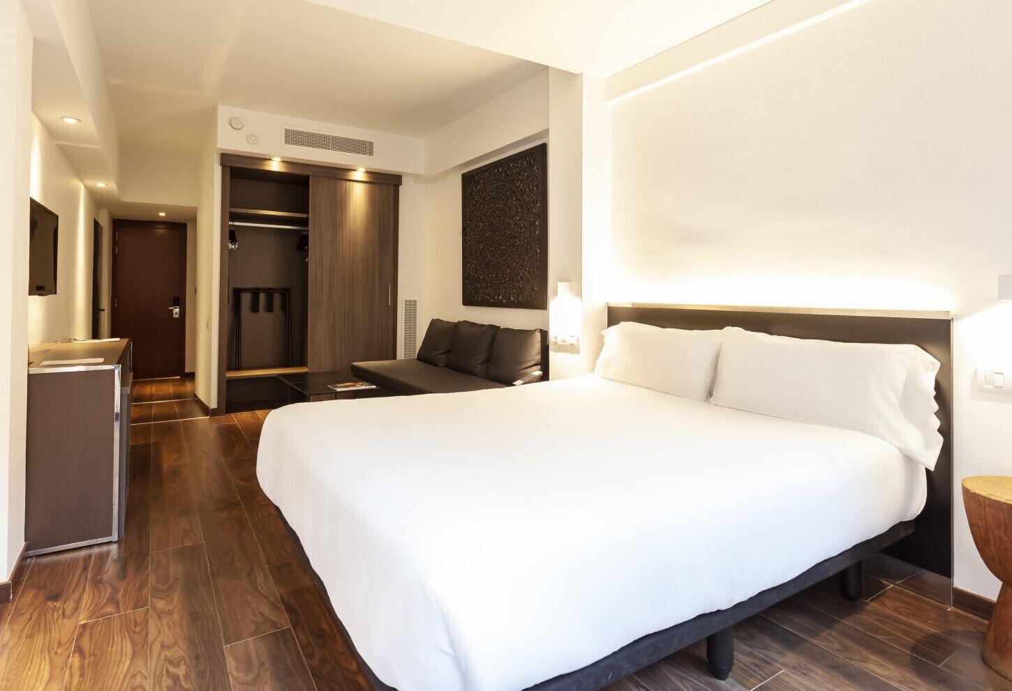Ropa de cama de alta calidad y minibar 