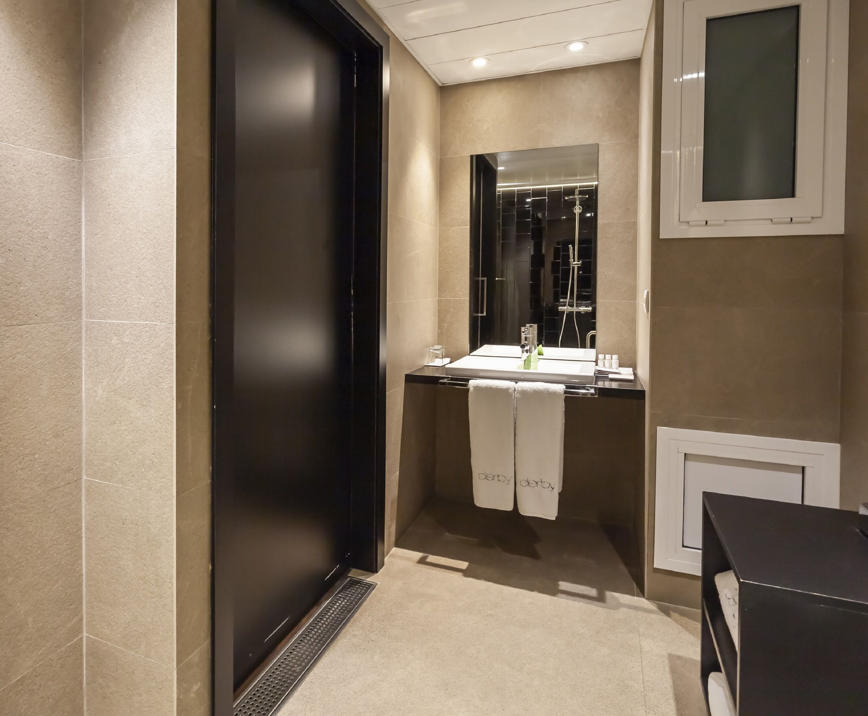 deluxe triple room | bathroom | free toiletries, hair dryer, slippers, towels