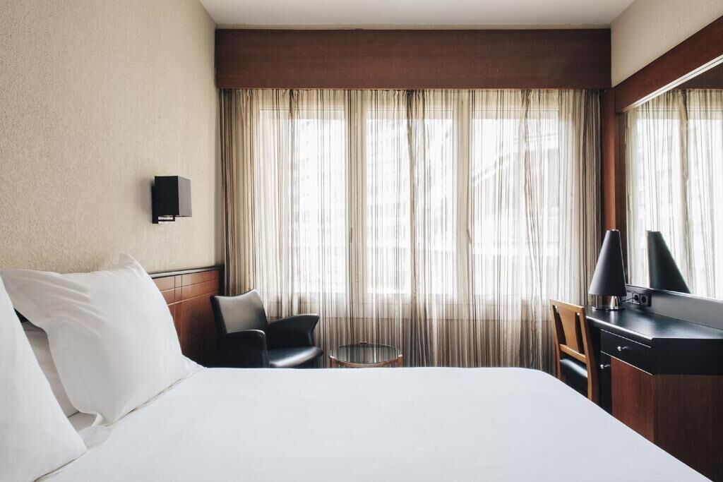 Ropa de cama de alta calidad y minibar 