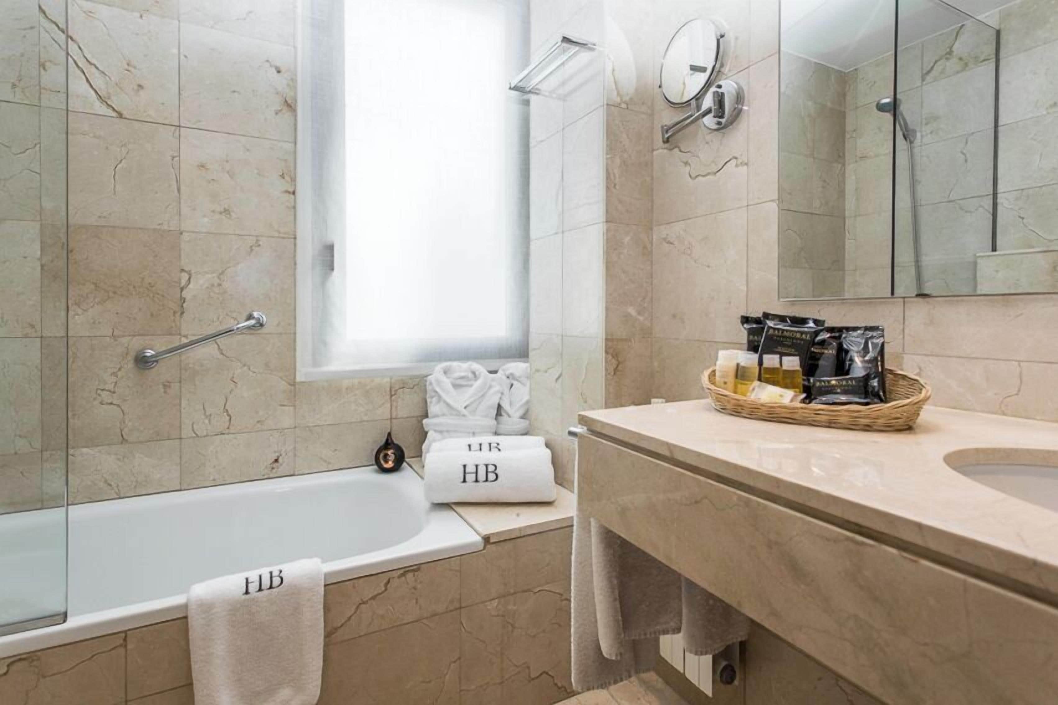 shower, rainfall showerhead, free toiletries, hair dryer