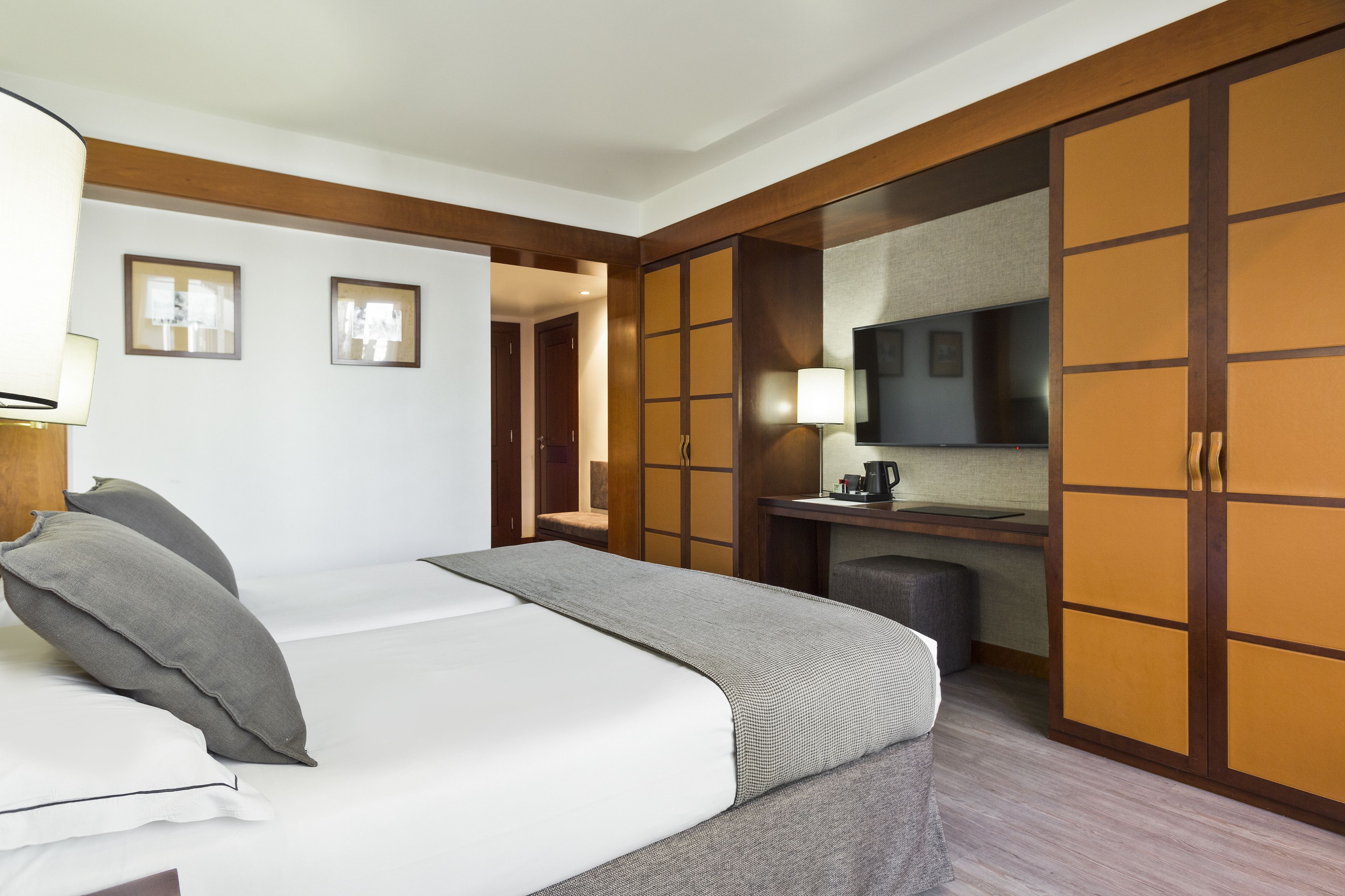 standard double or twin room | minibar, in-room safe, desk, laptop workspace