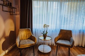 In-room safe, desk, rollaway beds, free WiFi