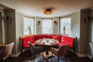 Desayuno buffet diario (EUR 15.00 por persona)