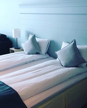 Double or Twin Room, 2 Twin Beds, Sea View | Desk, cribs/infant beds, free WiFi, bed sheets