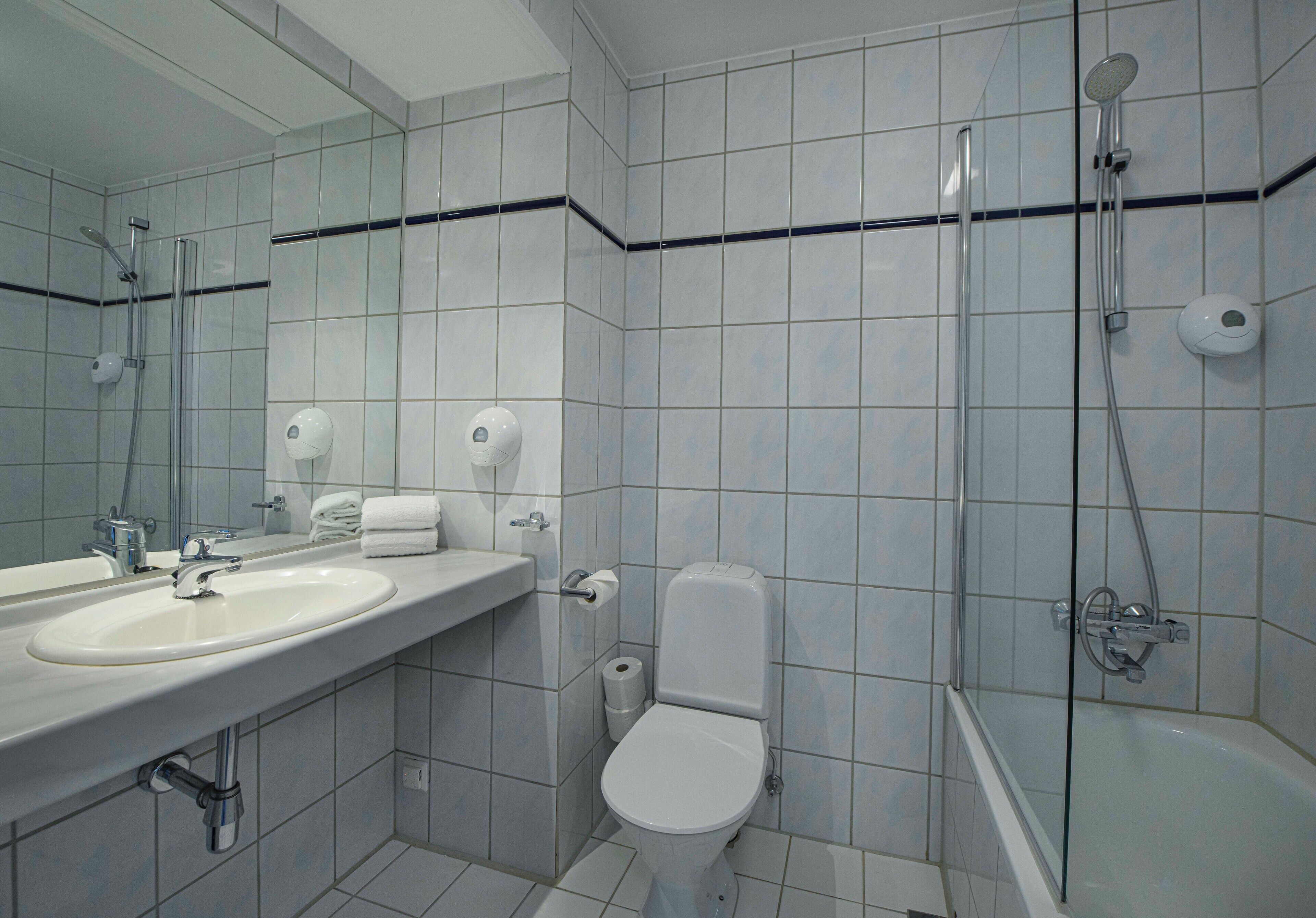 double room, balcony (fjord view) | bathroom | hair dryer, towels