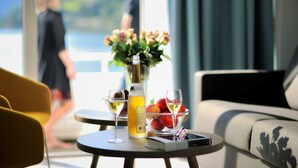 Double or Twin Room, 2 Twin Beds, Sea View | In-room dining - Brakanes Hotel (Ulvik)