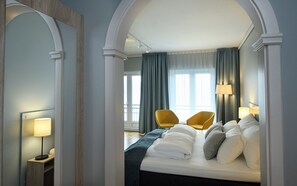 Superior Double Room, Balcony (Fjord view) | Living area | Flat-screen TV - Brakanes Hotel (Ulvik)