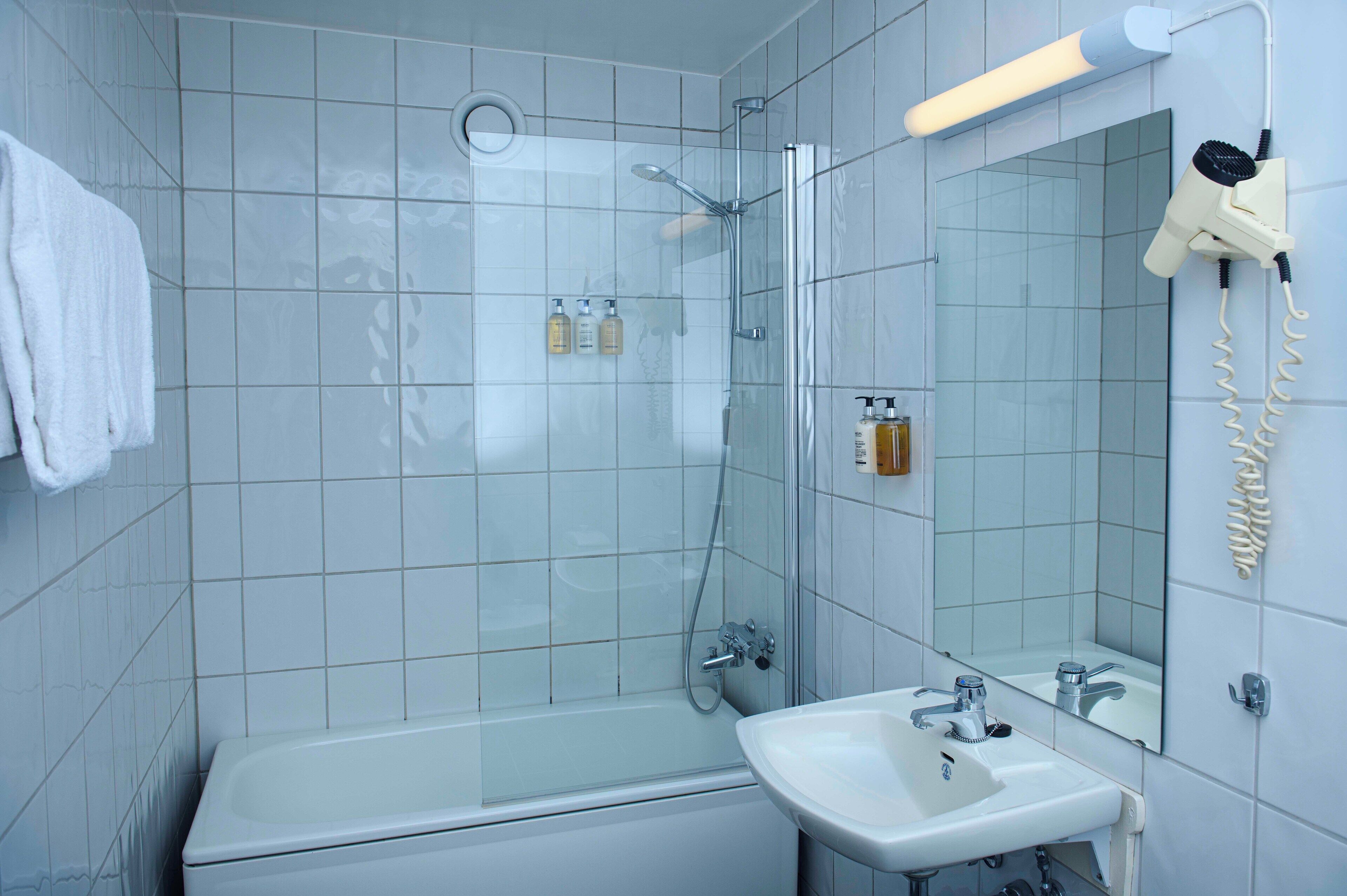 junior suite | bathroom | hair dryer, towels