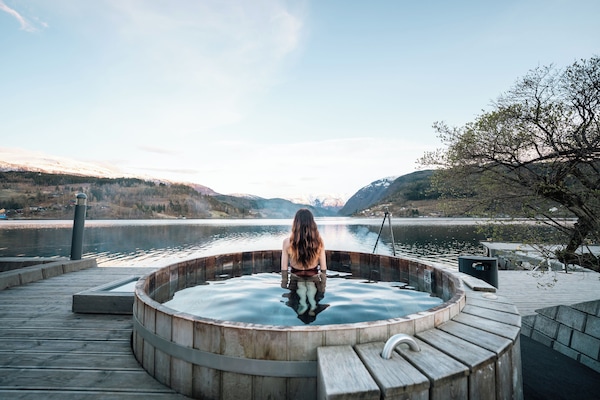 Outdoor spa tub
